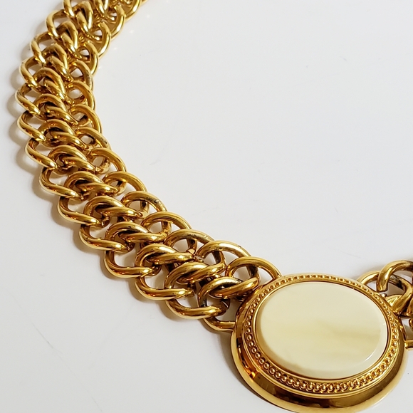 Rare! Chunky Vintage Monet Chain Link Choker with Ivory Center Stone - Picture 9 of 16